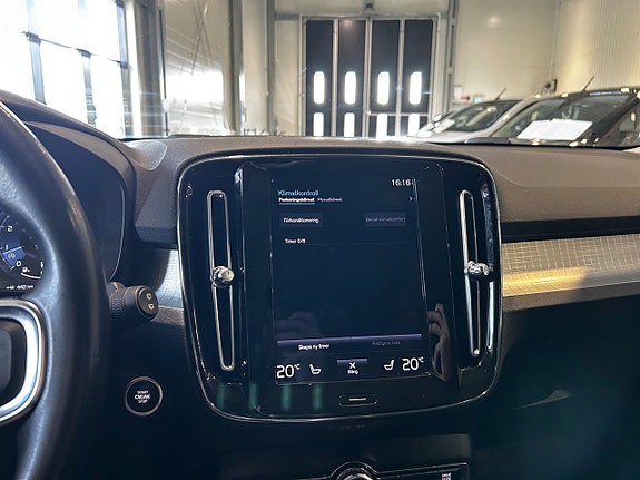 Volvo XC40 17 of 18