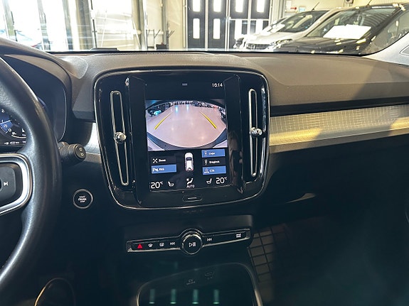 Volvo XC40 12 of 18
