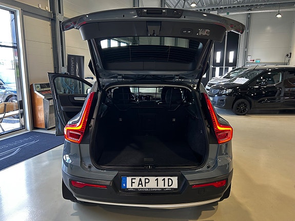 Volvo XC40 4 of 18