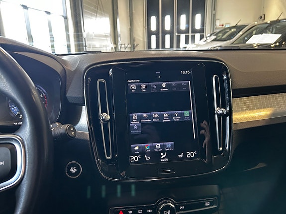 Volvo XC40 14 of 18