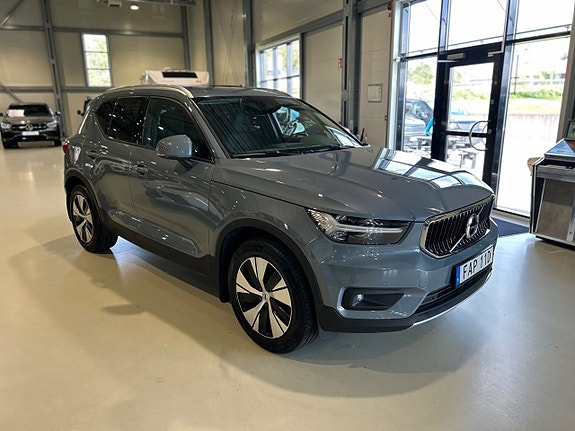 Volvo XC40 2 of 18