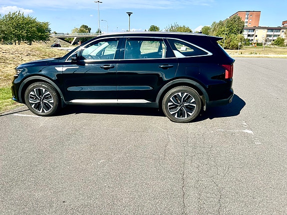 Kia Sorento 3 of 11
