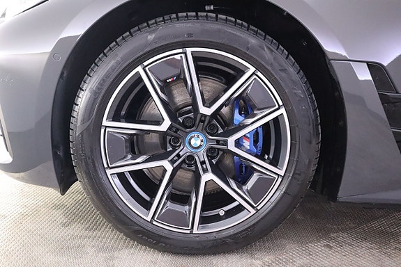 BMW i4 10 of 26