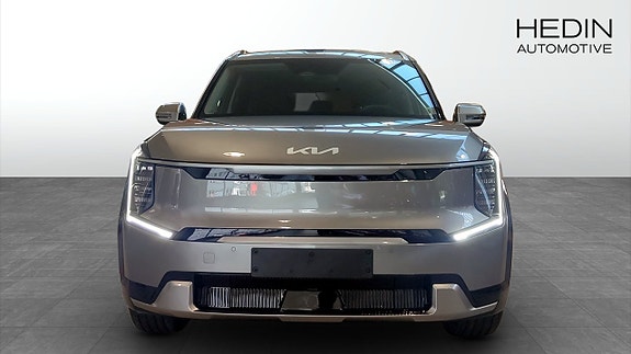 Kia EV9 8 of 12