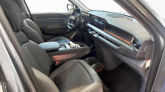 Kia EV9 3 of 12