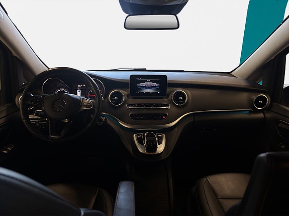 Mercedes-Benz V250 10 of 19