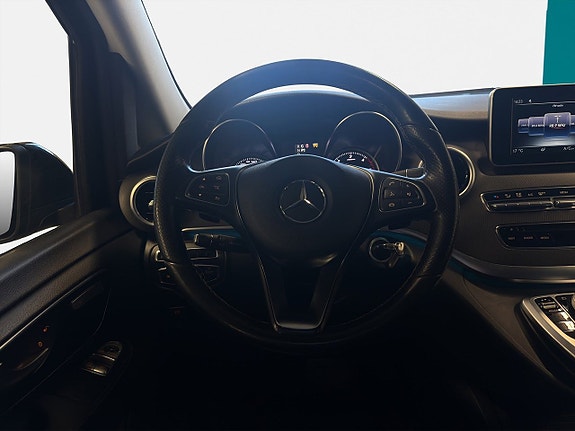 Mercedes-Benz V250 9 of 19