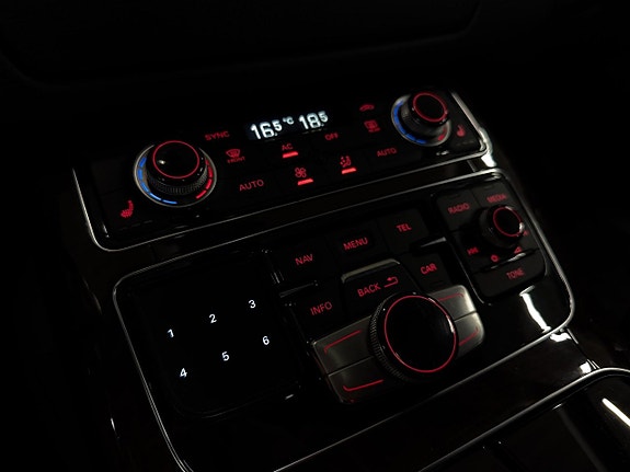 Audi A8 14 of 25