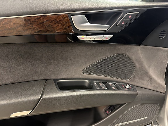 Audi A8 9 of 25
