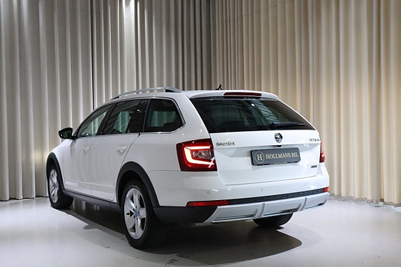 Skoda Octavia Scout 8 of 29