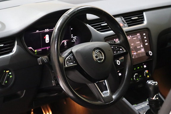 Skoda Octavia Scout 15 of 29