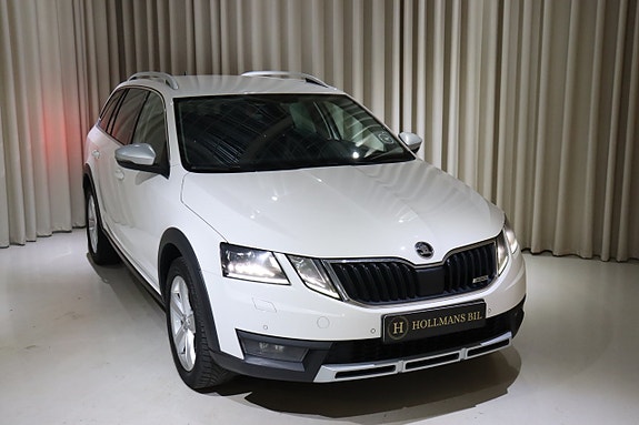 Skoda Octavia Scout 2 of 29