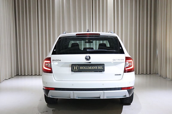 Skoda Octavia Scout 11 of 29