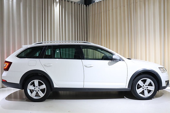 Skoda Octavia Scout 4 of 29