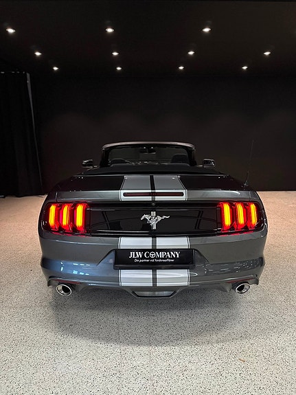 Ford Mustang 7 of 15