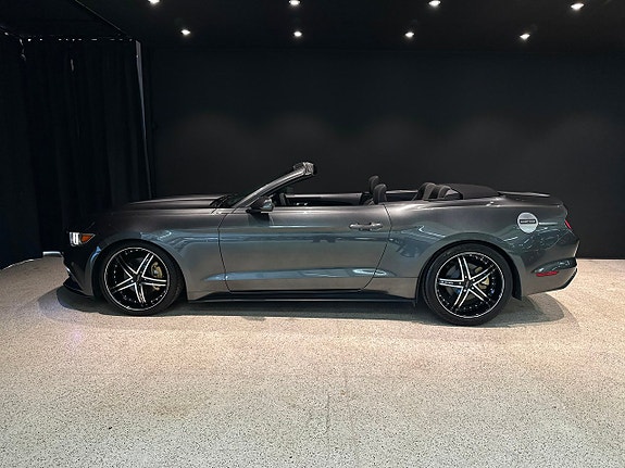 Ford Mustang 6 of 15