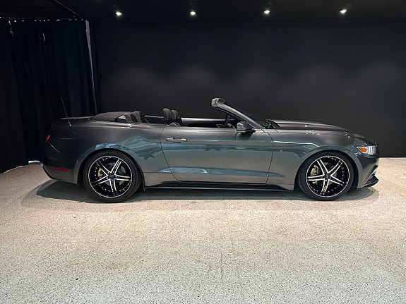 Ford Mustang 3 of 15