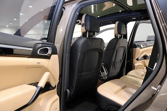 Porsche Cayenne S 17 of 30