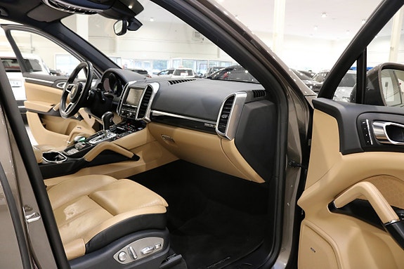 Porsche Cayenne S 13 of 30