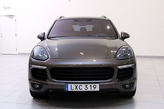 Porsche Cayenne S 7 of 30