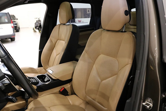 Porsche Cayenne S 15 of 30
