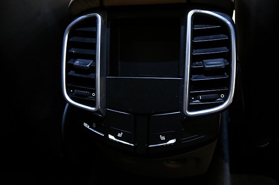 Porsche Cayenne S 19 of 30