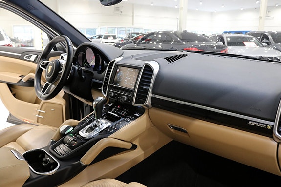 Porsche Cayenne S 12 of 30