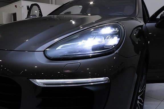 Porsche Cayenne S 8 of 30