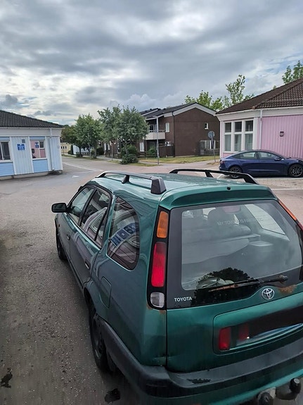 Toyota Corolla 3 of 4