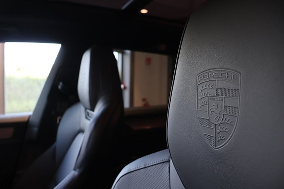 Porsche Cayenne 11 of 22