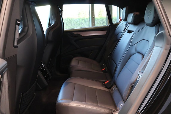 Porsche Cayenne 15 of 22