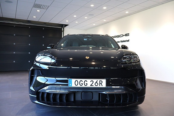Porsche Cayenne 2 of 22