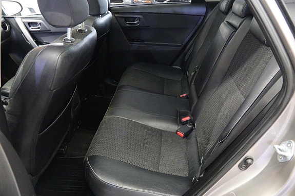 Toyota Auris 9 of 15