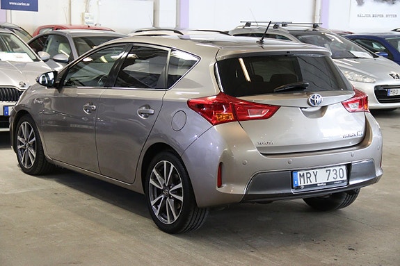 Toyota Auris 5 of 15
