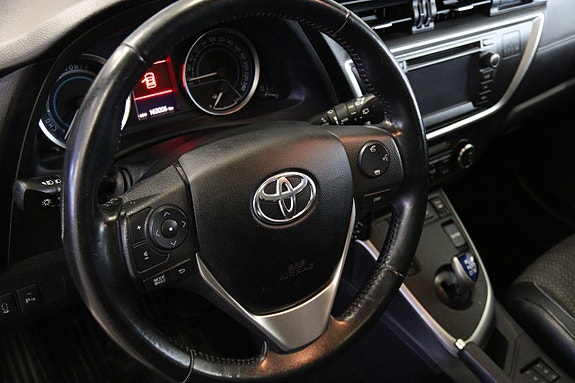 Toyota Auris 12 of 15