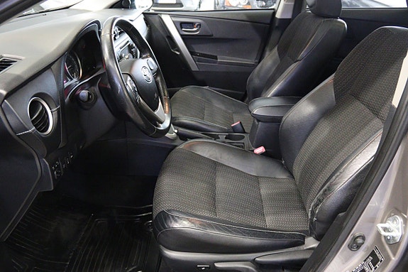 Toyota Auris 6 of 15