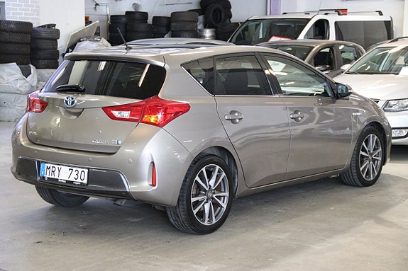 Toyota Auris 4 of 15