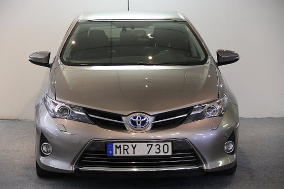 Toyota Auris 2 of 15