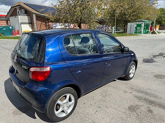 Toyota Yaris 5 of 5