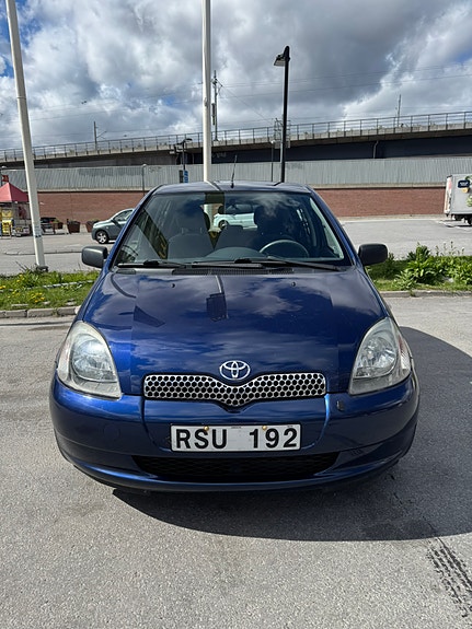 Toyota Yaris 2 of 5