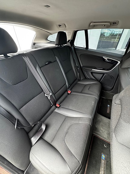 Volvo V60 8 of 9
