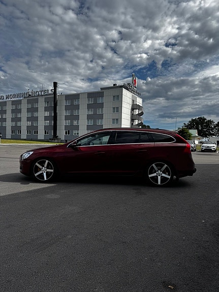 Volvo V60 4 of 9