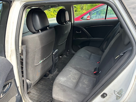 Toyota Avensis 3 of 8