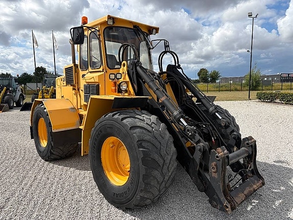 Volvo BM L 70 2 of 9
