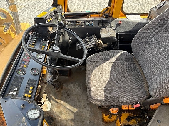 Volvo BM L 70 5 of 9