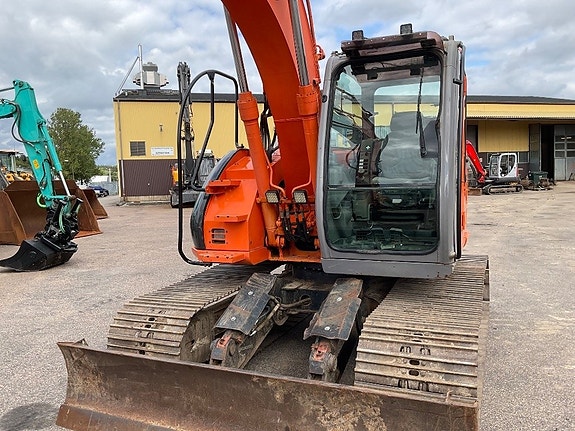 Hitachi ZX 135 US 4 of 12