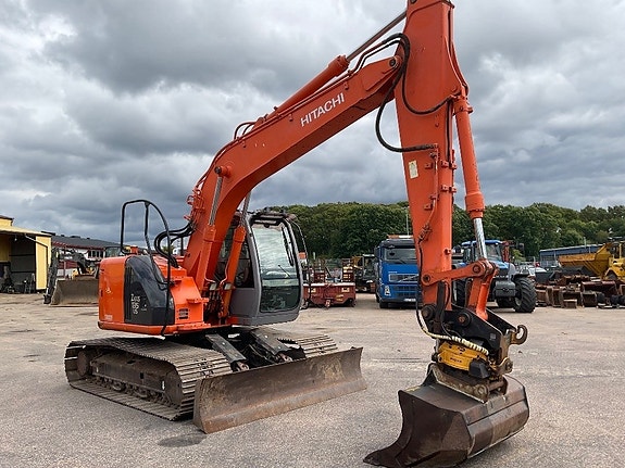 Hitachi ZX 135 US 5 of 12