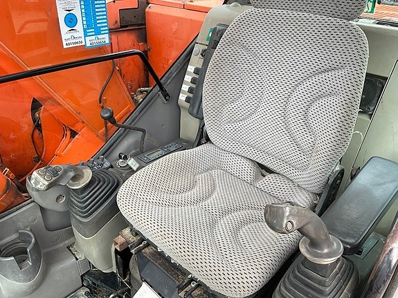 Hitachi ZX 135 US 12 of 12