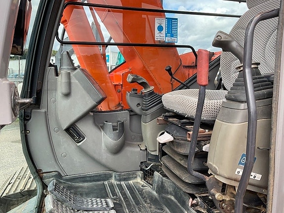 Hitachi ZX 135 US 10 of 12
