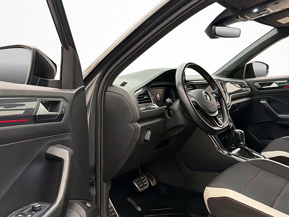 Volkswagen T-Roc 10 of 30